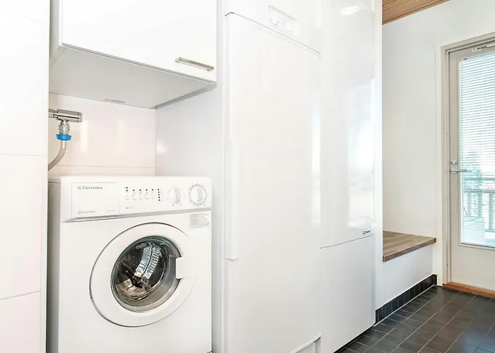 Spacious For 6 With Sauna Hämeenlinna